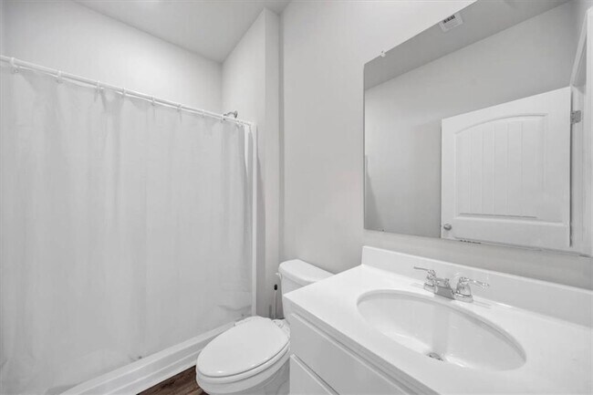 Building Photo - 167 Fernbrook Trl