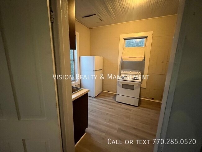 Building Photo - 910 Truitt Ave