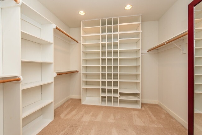 Building Photo - Beautiful Custom Home Overlooking Sequim Bay