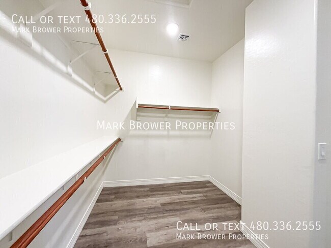 Building Photo - 7472 E Paraiso Dr