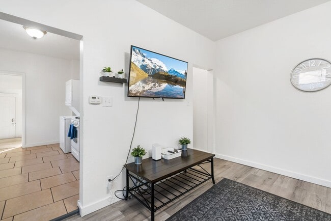 Building Photo - Charming 2-Bedroom Duplex Steps from Liber...