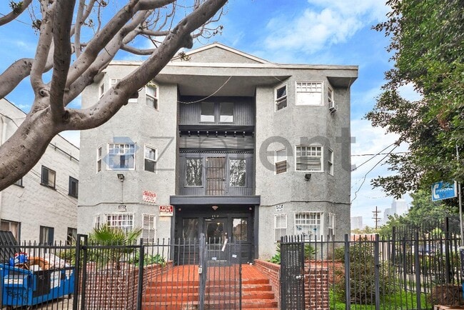 Building Photo - 1513 W 12th Pl