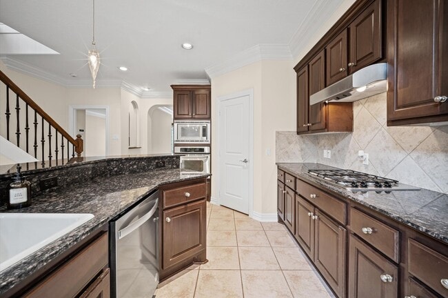 Building Photo - 2047 Palm Forest Ln