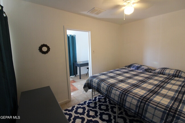 Building Photo - 3527 E Missouri Ave