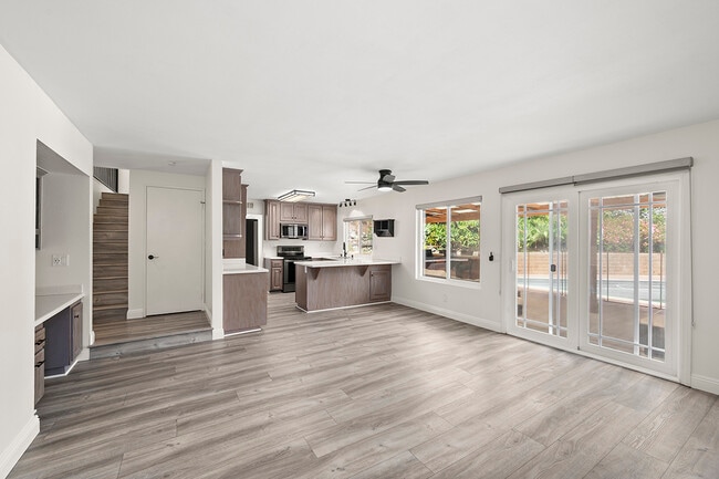 Building Photo - 10518 Pine Grove St