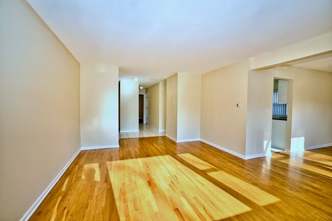 Building Photo - 1930 W Estes Ave