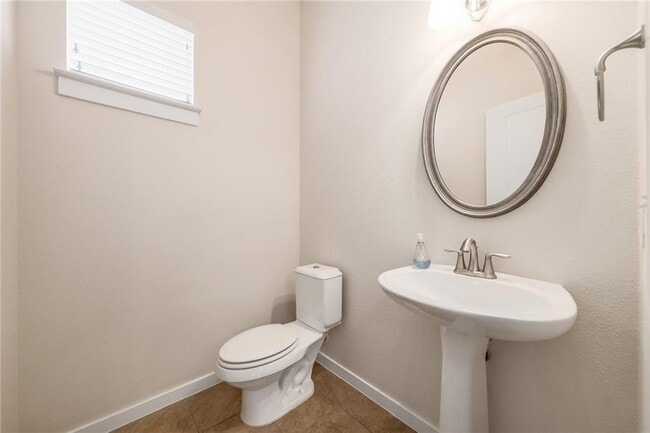 Building Photo - 1925 Littlefield St