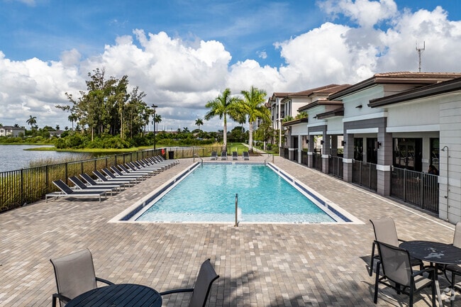 Building Photo - Vista Lago Apartments