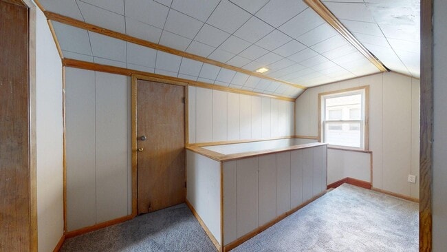 Building Photo - Fulton/W.58th neighborhood; 3 bedroom/2bat...