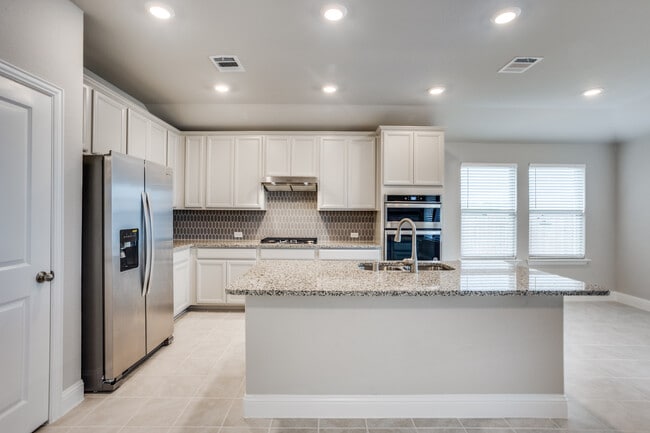 Building Photo - 211 Red Oak Dr