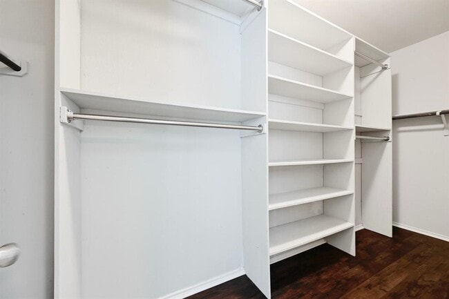 Building Photo - 524 Martha Dr