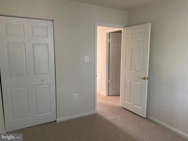 Building Photo - 10175 Irongate Way