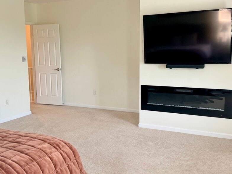 Building Photo - 9360B Esplanade Ct