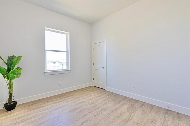 Building Photo - 4206 Mason Dr