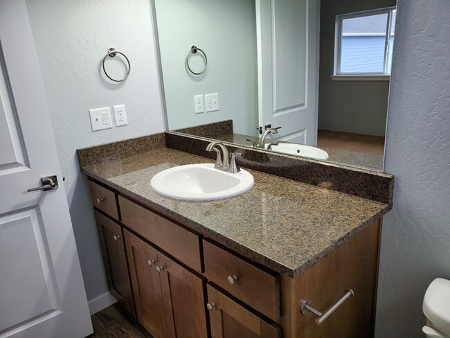 Building Photo - 220 Cheryl Ln