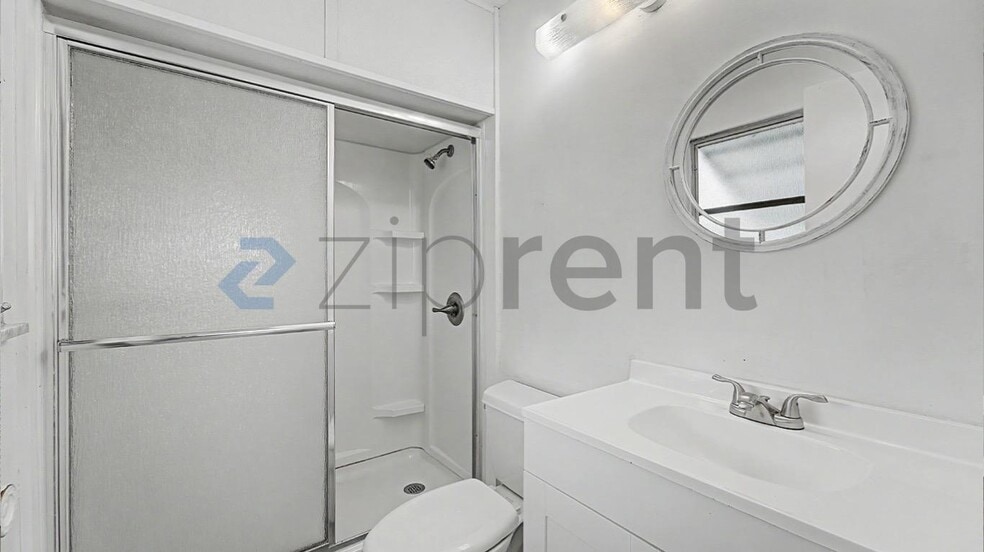 Building Photo - Unit