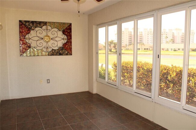 Building Photo - 1702 Fairway Trce