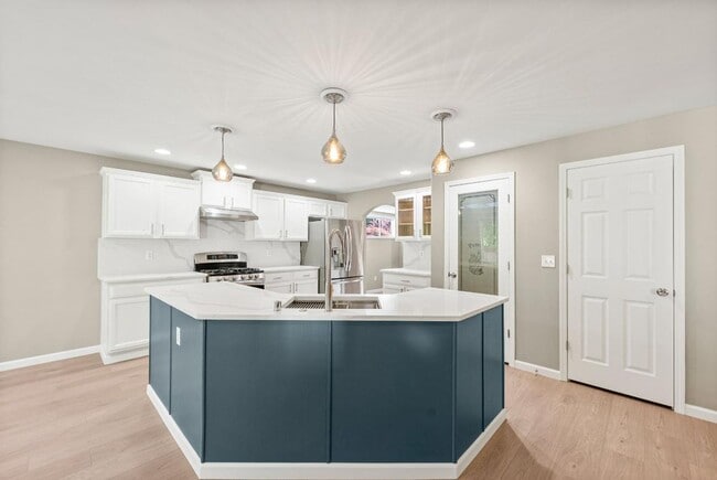 Building Photo - Spacious Sunrise Home for Rent in Puyallup...