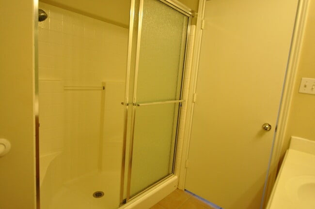 Building Photo - Custom Built Home in Flint!