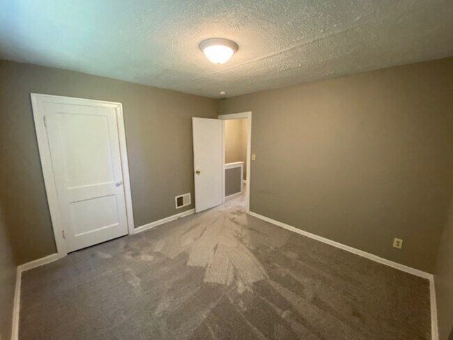 Building Photo - 2235 Homestead Dr