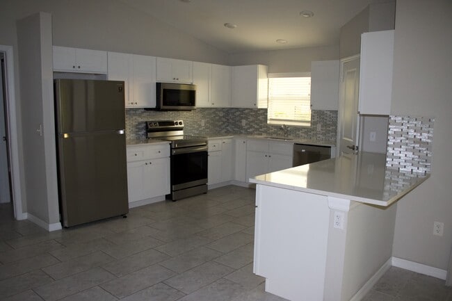 Building Photo - 2536 NW 19th Ave