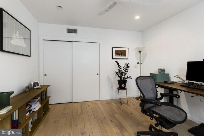 Building Photo - 1108 N Bodine St