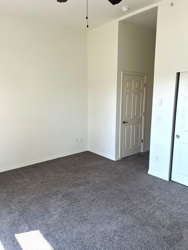 Building Photo - Evergreen Multiplex