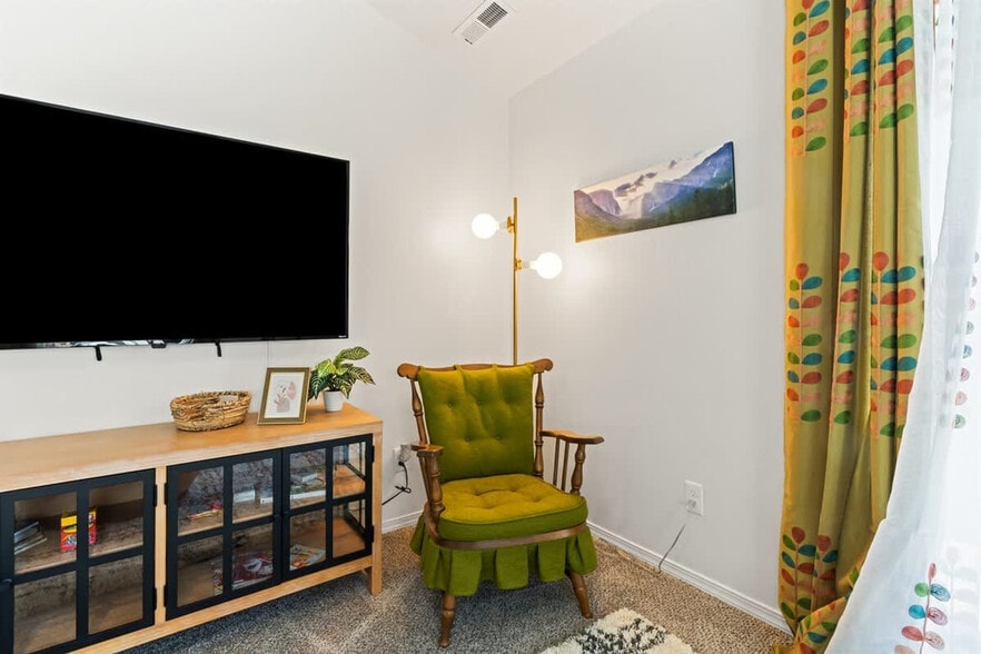 Building Photo - 216 Cliff Swallow Ave