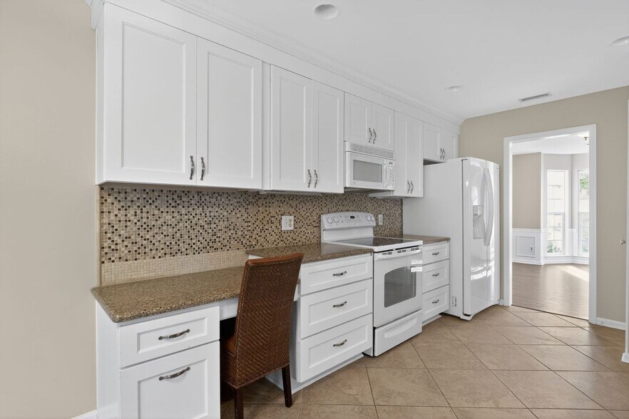 Building Photo - 5229 Bentgrass Run Dr