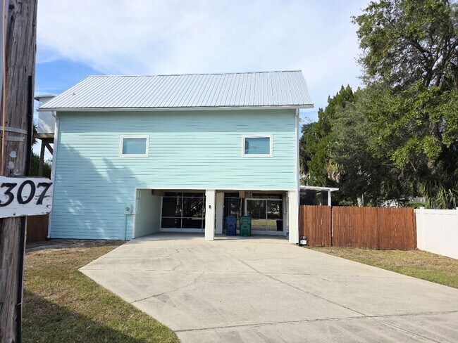 Building Photo - 11307 Coral Ct W
