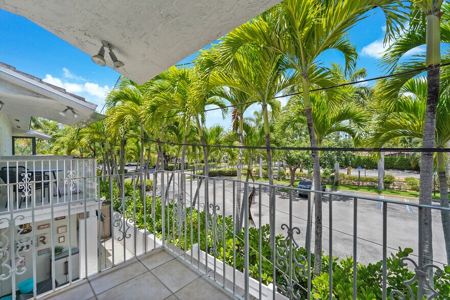Building Photo - 3540 SW 17th St