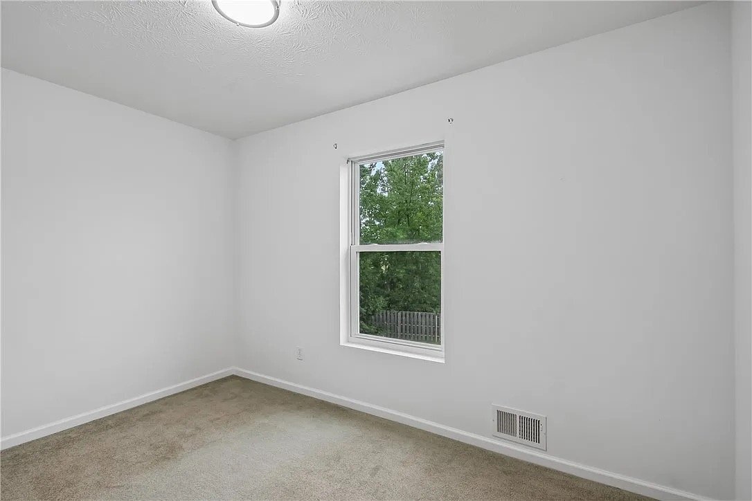 Building Photo - 60 Longnecker St