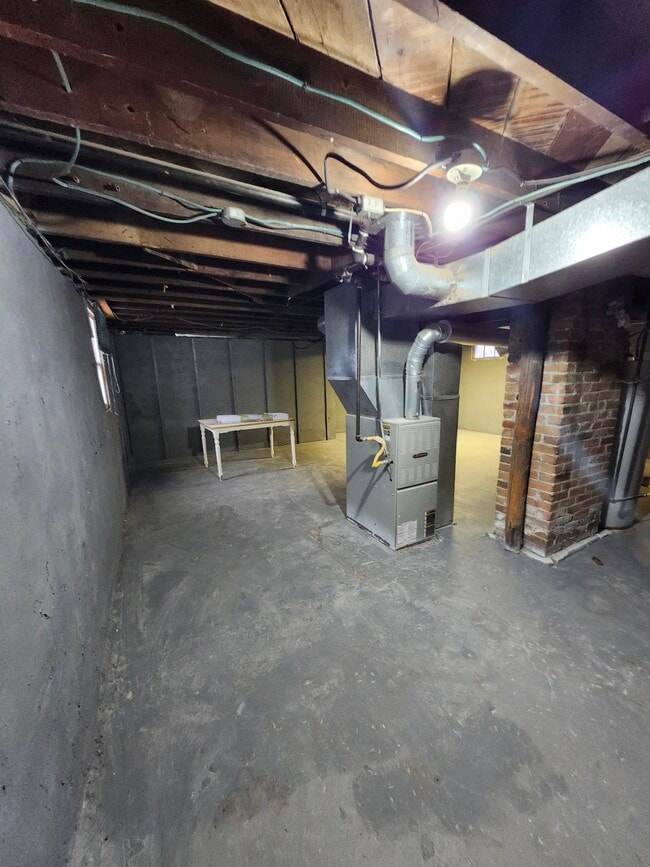 Building Photo - 38 1st St