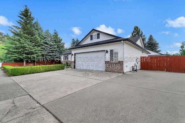 Building Photo - 2082 E Greenleaf Ln
