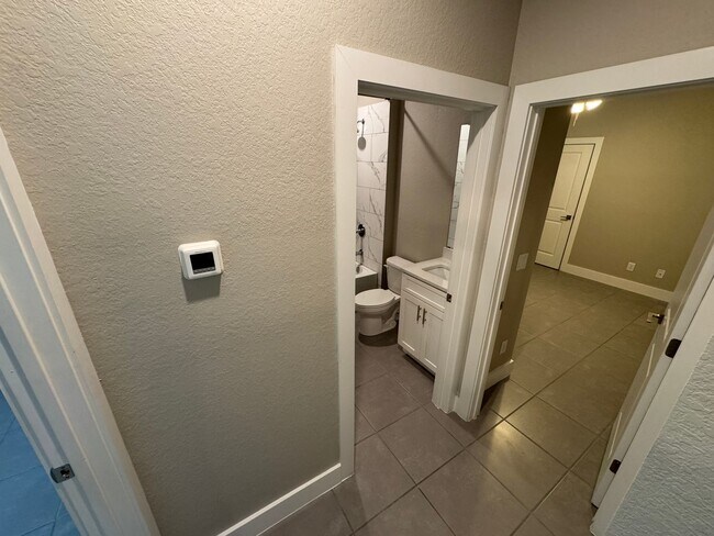 Building Photo - INCREDIBLE 4 Bedroom, 2 Bathroom Home in Poinciana!