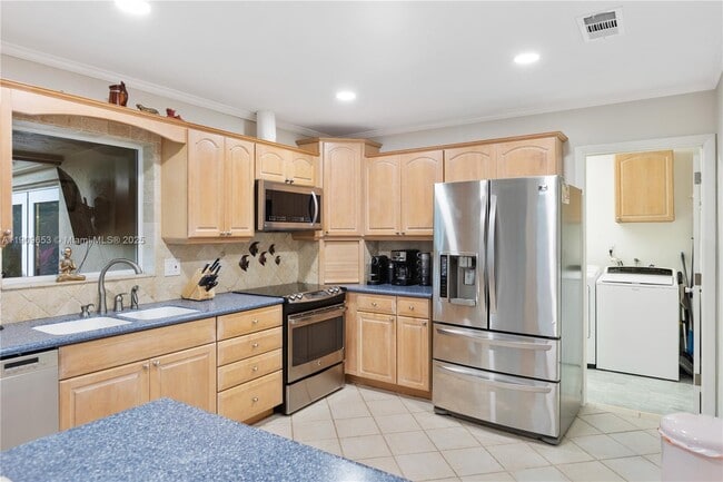 Building Photo - 418 SE 3rd Terrace