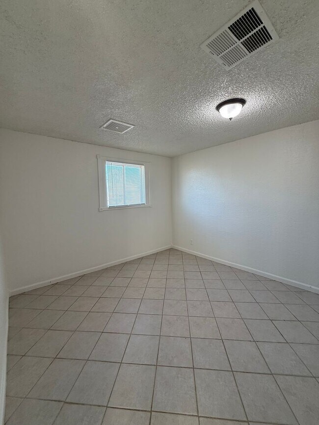 Building Photo - Available Soon! Fully Rehab!
