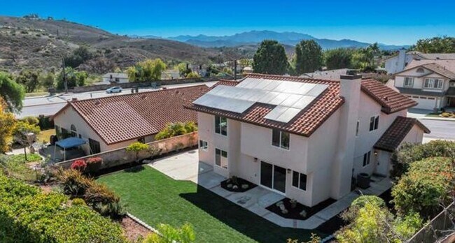 Building Photo - MOVE-IN READY 4+3 w/upgrades, great floorp...
