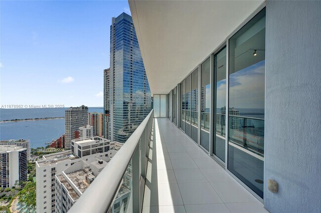 Building Photo - 1300 Brickell Bay Dr