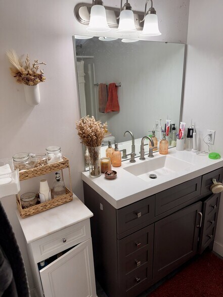 Upstairs Bath - 5111 Wallace Ave