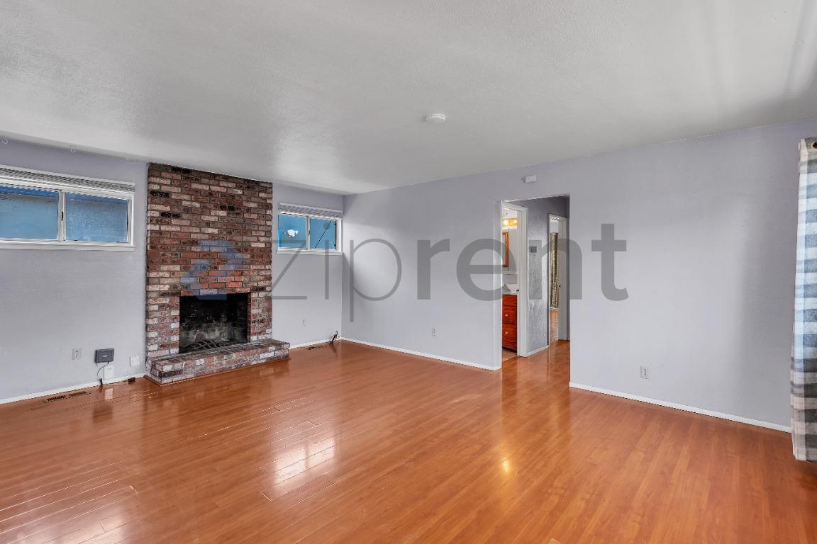 Building Photo - Unit