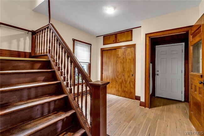 Building Photo - 37 Alsace Ave