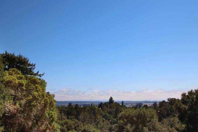 Building Photo - 46 Valley View Rd