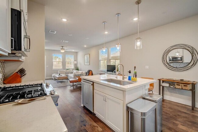 Building Photo - 5407 Jason Dr