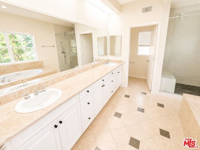 Building Photo - 7371 Westcliff Dr