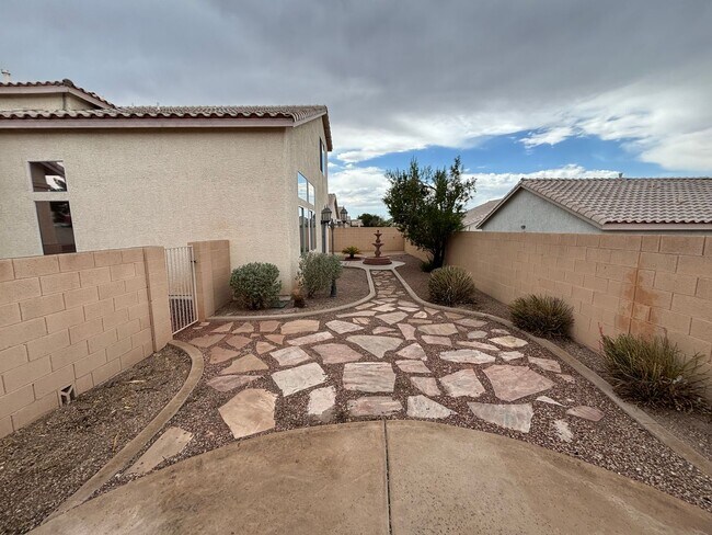 Building Photo - Modern 3Bed/3Bath Two Story Home located i...