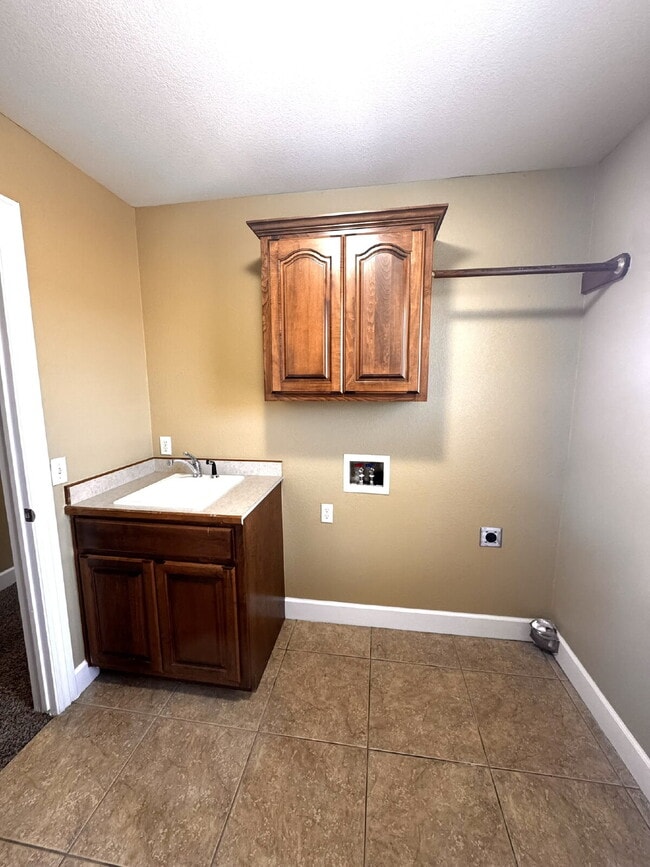 Building Photo - 15 Bluestem Ln