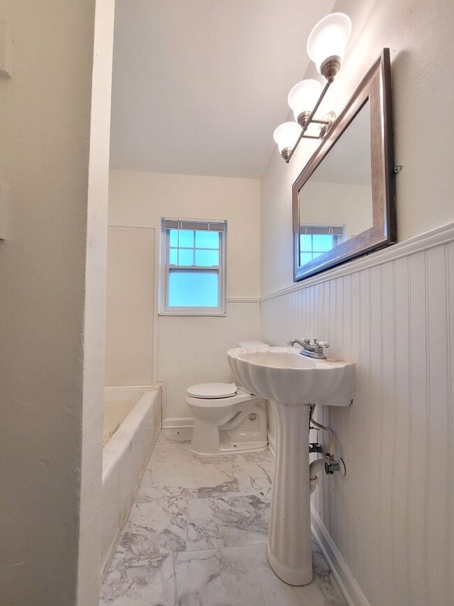 Building Photo - 925 N K St