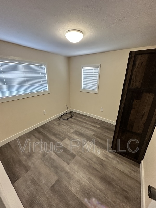 Building Photo - 1107 3rd St