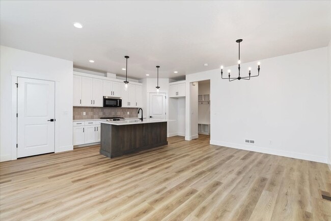 Building Photo - Brand New 3 Bed 2.5 Bath Townhouse With Many Amenities